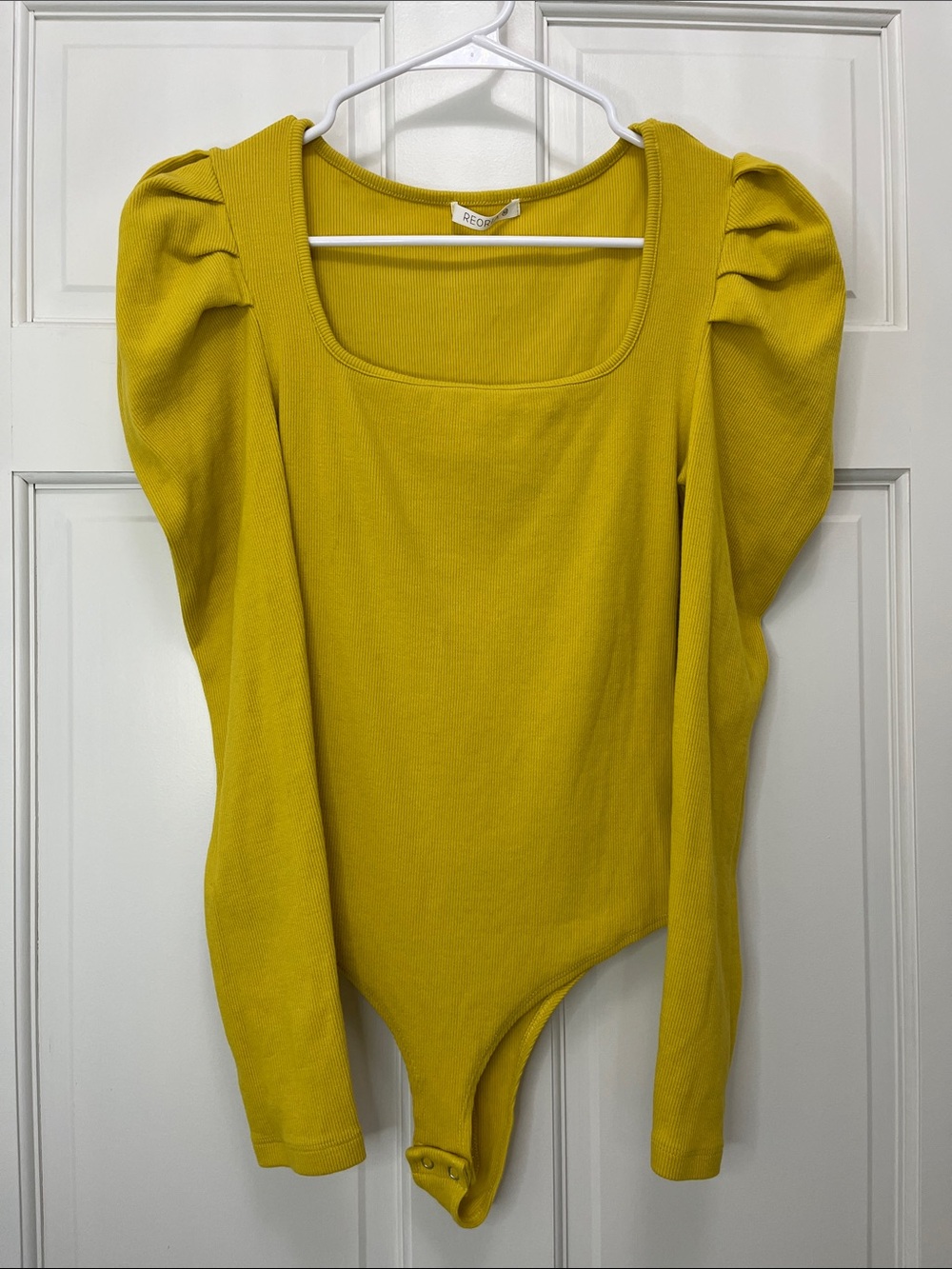 ReoRia Square Neck Puff Sleeve Bodysuit in Mustard Yellow - Size Medium